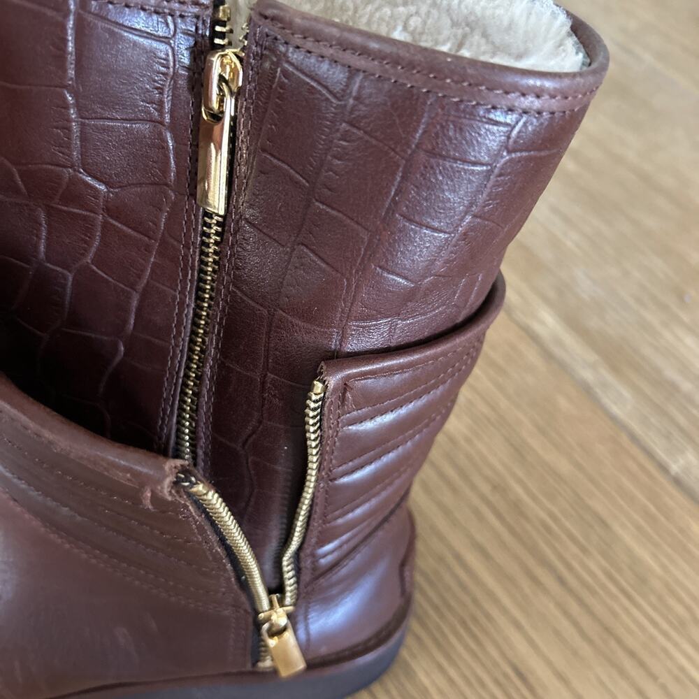 UGG Classic Aviva Crocodile Embossed Brown Leather Winter Short Boots Womens 8 - Picture 5 of 7